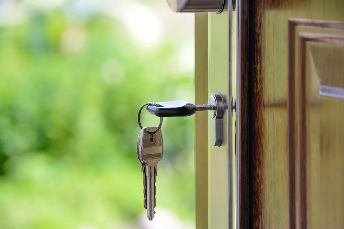 Revamp Your Entryway: Paint the Front Door for a Warm Welcome